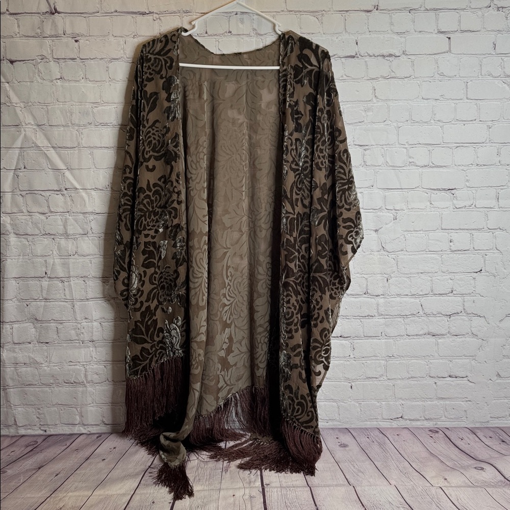 Chic Black and Brown Floral Kimono with Fringe - Picture 8 of 8